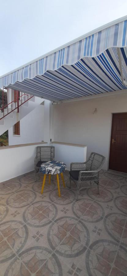 Apartmani Milano Stomorska Bagian luar foto